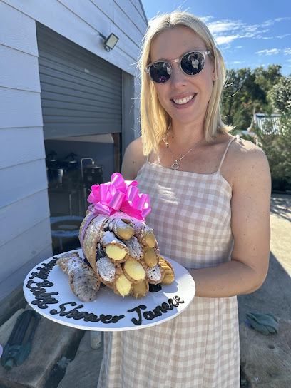 Dolce Cannoli & Co